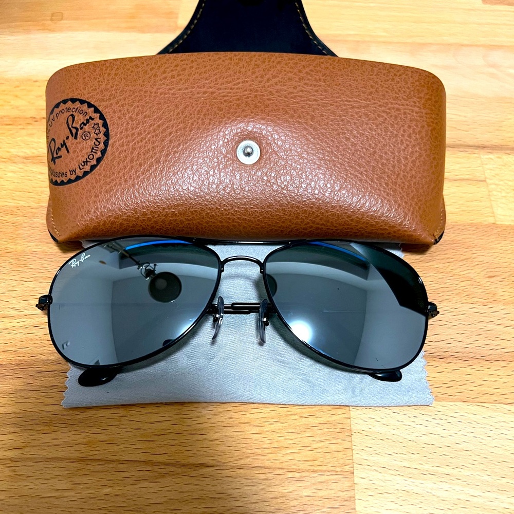 Ray-Ban Black Aviator (Cockpit) Sunglasses with Silver reflections Lenses